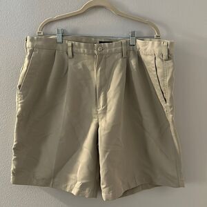 Men’s‎ Dockers Golf Khaki Pleated Shorts size 40